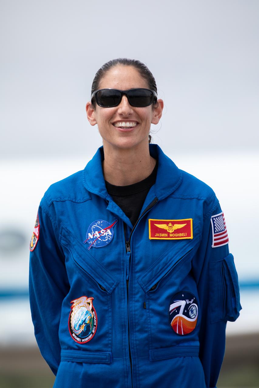 NASA’s SpaceX Crew-7 crew member and NASA astronaut Jasmin Moghbeli smiles to the crowd after arriving at the Launch and Landing Facility at Kennedy Space Center in Florida – along with the rest of her crewmates – on Sunday, Aug. 20, 2023. Crew-7 will launch to the International Space Station aboard SpaceX’s Dragon spacecraft on the company’s Falcon 9 rocket. Liftoff is targeted for 3:49 a.m. EDT Friday, Aug. 25, 2023, from Kennedy’s Launch Complex 39A.