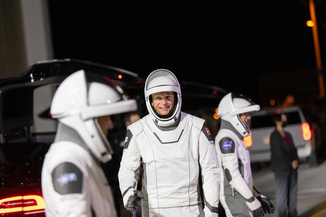 NASA’s SpaceX Crew-7 ESA (European Space Agency) astronaut Andreas Mogensen smiles outside of the Neil Armstrong Operations and Checkout Building at NASA’s Kennedy Space Center in Florida on Saturday, Aug. 26, 2023. Mogensen and his crewmates are preparing to get into the customized Tesla Model X vehicles that will transport them to Kennedy’s Launch Complex 39A. SpaceX’s Dragon spacecraft, powered by the company’s Falcon 9 rocket, will carry the four-person crew – which includes NASA astronaut Jasmin Moghbeli, JAXA (Japan Aerospace Exploration Agency) astronaut Satoshi Furukawa, and Roscosmos cosmonaut Konstantin Borisov – to the International Space Station as part of NASA’s Commercial Crew Program. Crew-7 is scheduled to launch at 3:27 a.m. EDT. 