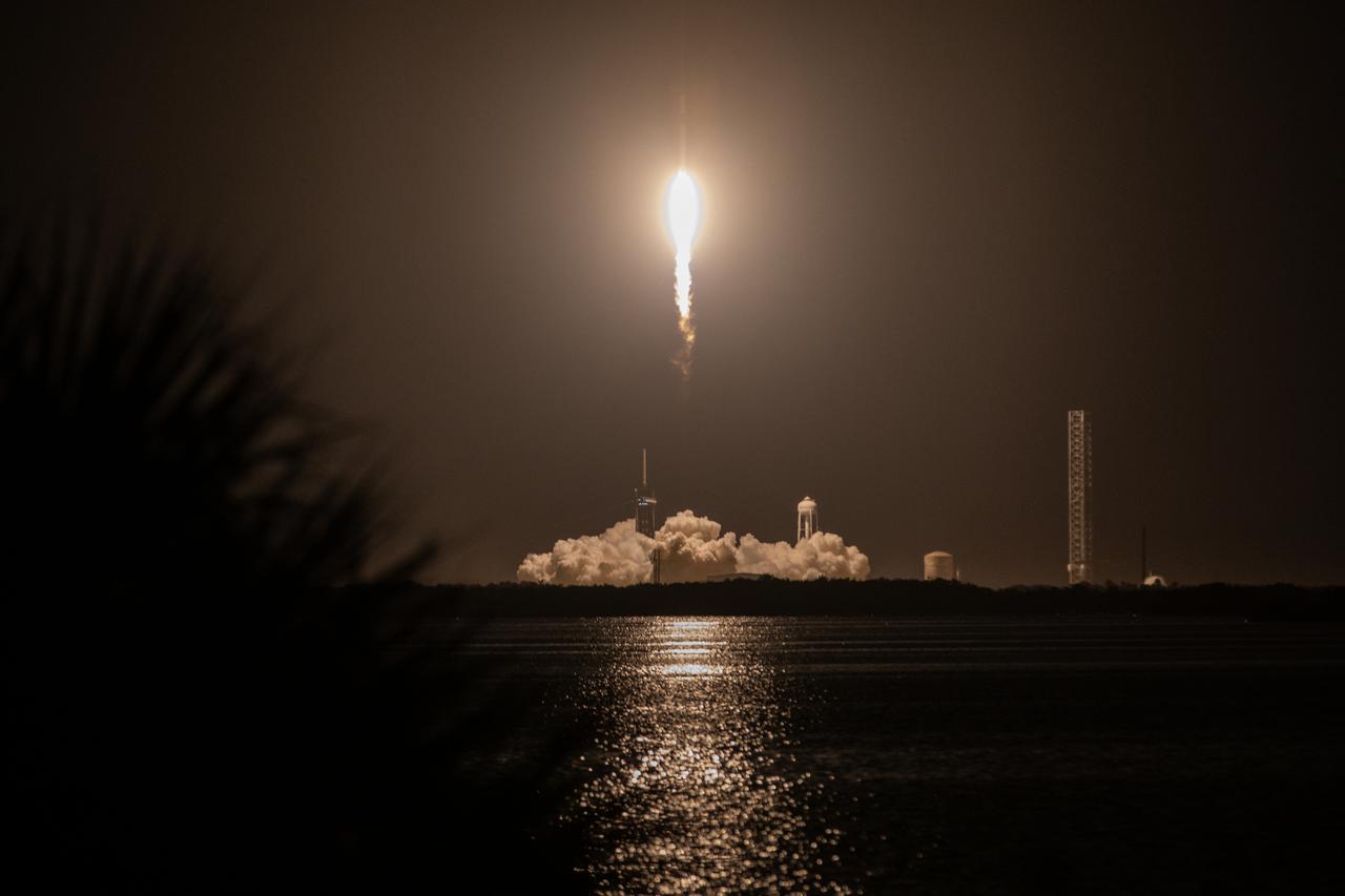 A SpaceX Falcon 9 rocket lifts off at 3:27 a.m. EDT on Saturday, Aug. 26, from Kennedy Space Center’s Launch Complex 39A in Florida, carrying NASA’s SpaceX Crew-7 crew members to the International Space Station. Aboard SpaceX’s Dragon spacecraft are NASA astronaut Jasmin Moghbeli, ESA (European Space Agency) astronaut Andreas Mogensen, JAXA (Japan Aerospace Exploration Agency) astronaut Satoshi Furukawa, and Roscosmos cosmonaut Konstantin Borisov. They will dock to the orbiting laboratory at about 8:40 a.m. EDT Sunday, Aug. 27.