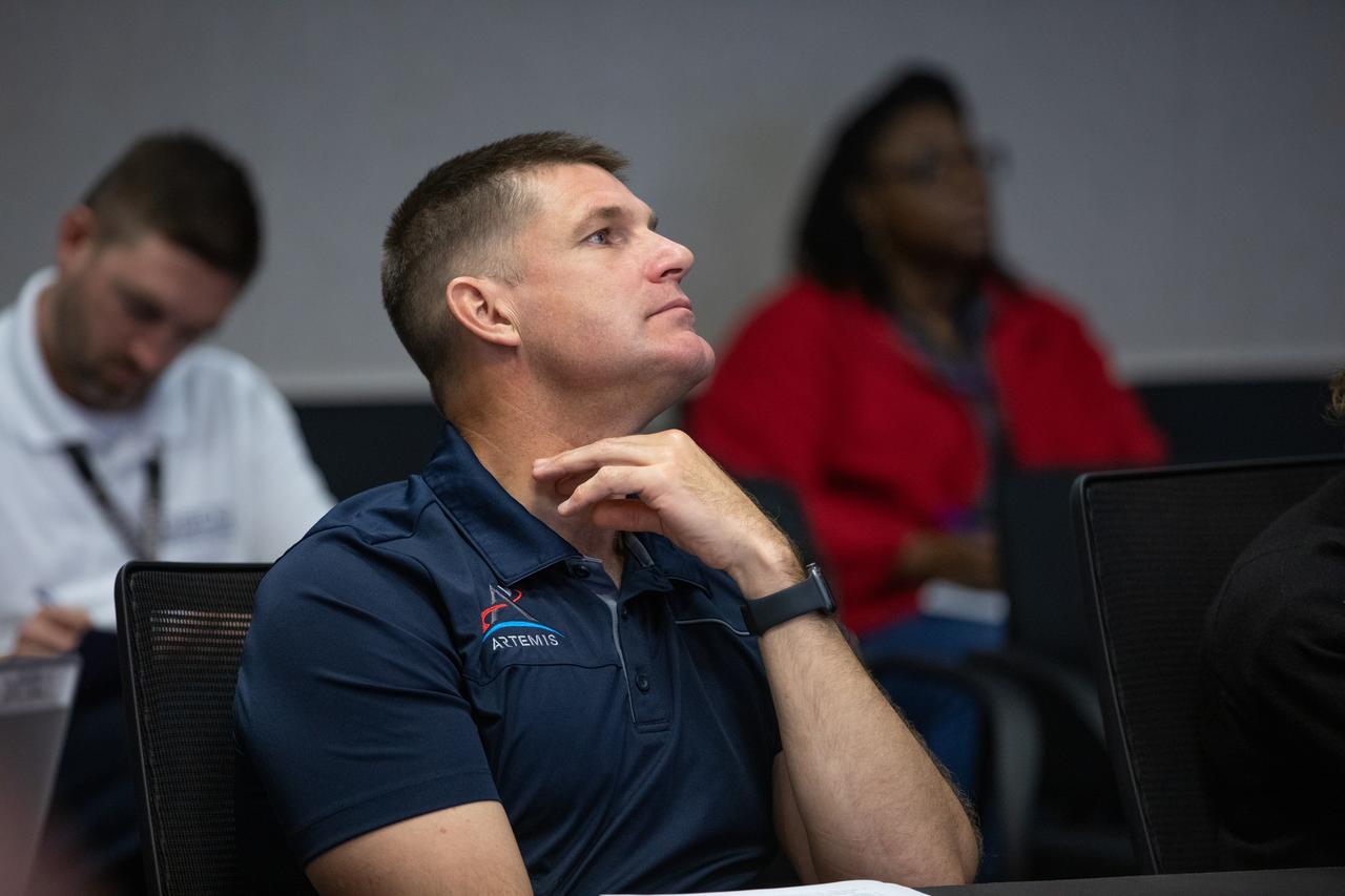 Artemis II crew member CSA (Canadian Space Agency) astronaut Jeremy Hansen participates in a pre-task briefing on Tuesday, Sept. 19, 2023, held in the Rocco A. Petrone Launch Control Center at NASA’s Kennedy Space Center in Florida. The briefing allows teams to collaborate ahead of a series of integrated system verification and validation tests conducted at Kennedy to evaluate the readiness of the crew and ground equipment ahead of launch day.