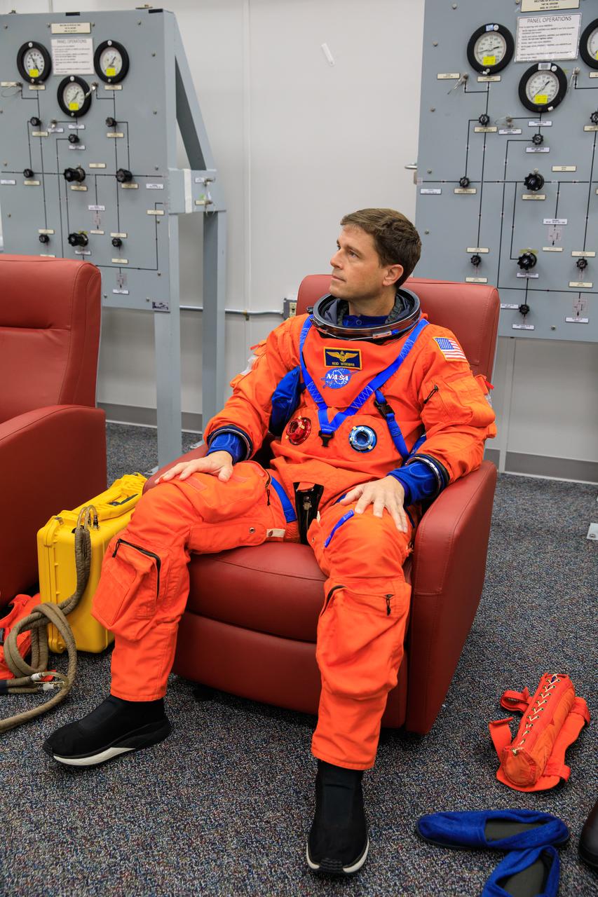 Inside the Astronaut Crew Quarters at the Neil Armstrong Operations and Checkout Building at NASA’s Kennedy Space Center in Florida, Artemis II crew member NASA astronaut Reid Wiseman is shown wearing a test version of the Orion crew survival system spacesuits the crew will wear on launch day as part of an integrated ground systems test on Wednesday, Sept. 20.