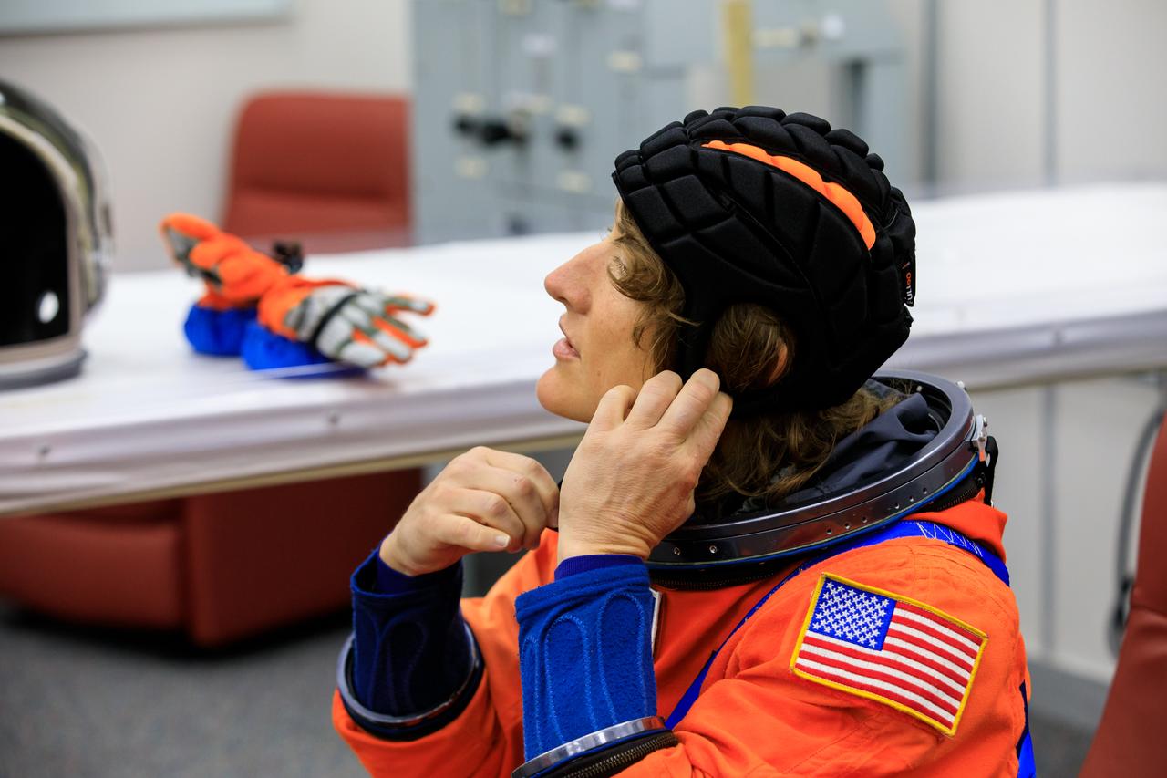 Inside the Astronaut Crew Quarters at the Neil Armstrong Operations and Checkout Building at NASA’s Kennedy Space Center in Florida, Artemis II crew member NASA astronaut Christina Koch is shown wearing a test version of the Orion crew survival system spacesuits the crew will wear on launch day as part of an integrated ground systems test on Wednesday, Sept. 20.