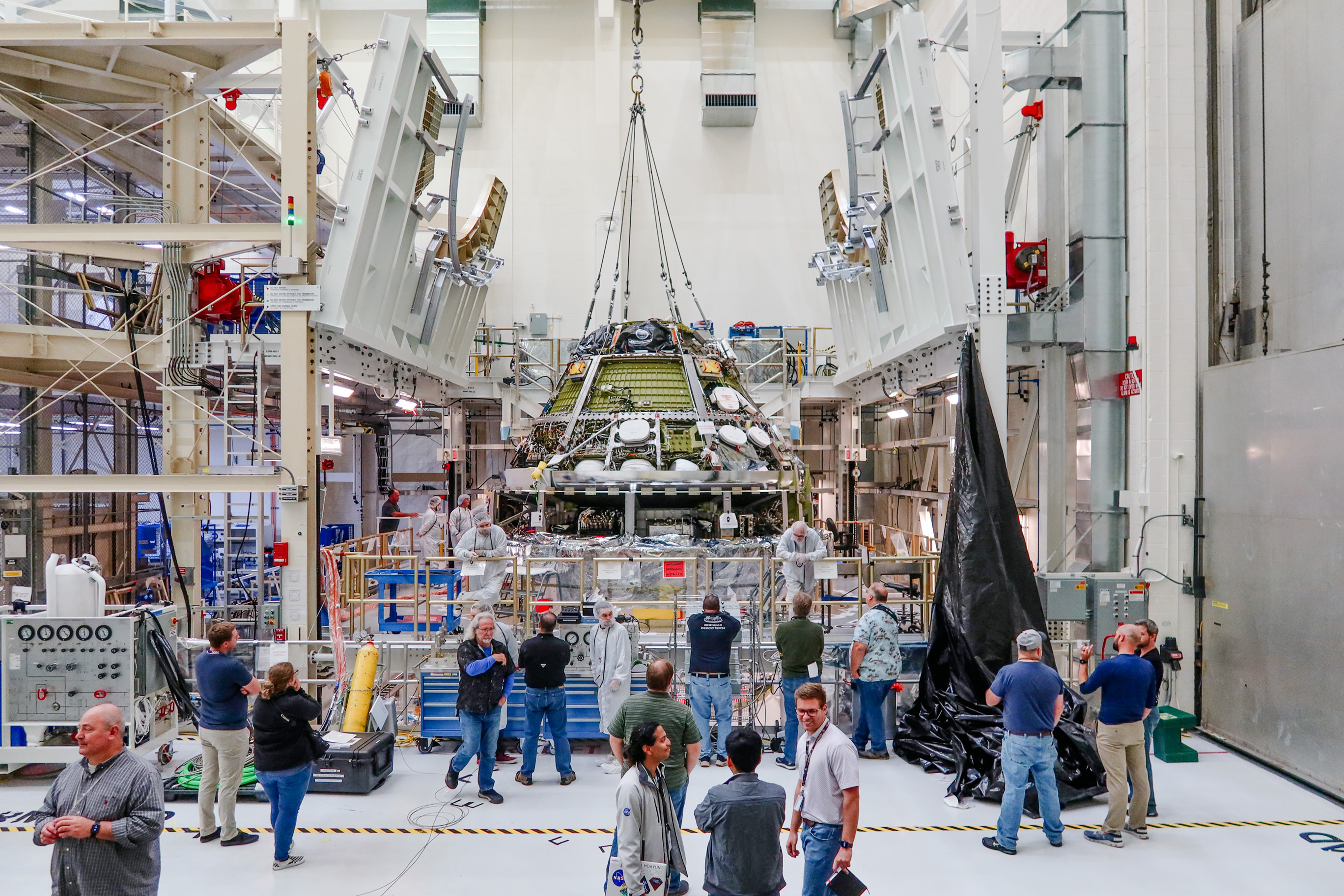 Service Module Building File:Artemis II Orion Crew Module to Service Module Mate (KSC-20231019 ...