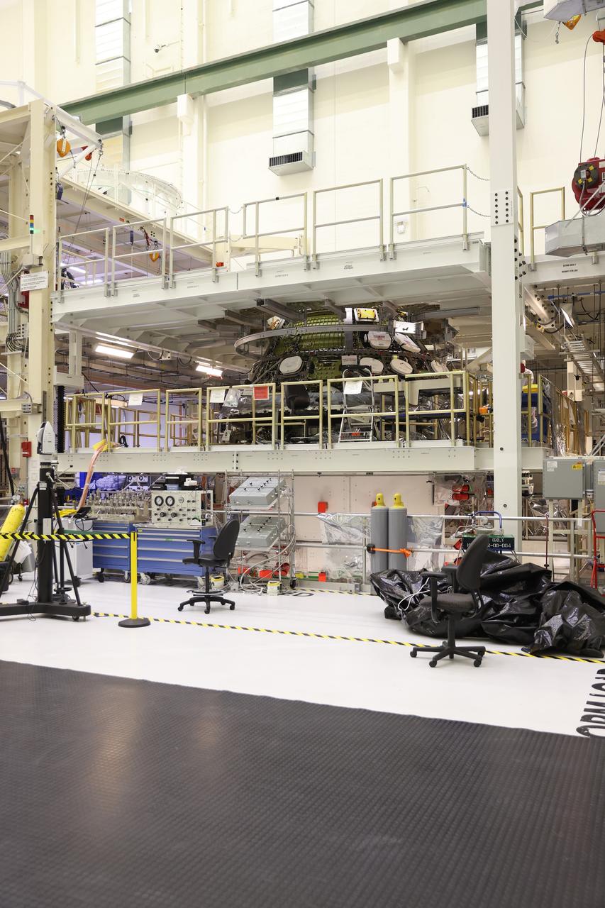 Engineers connect the Orion crew and service modules for the Artemis II mission on Oct. 19, 2023, inside the Neil Armstrong Operations and Checkout Building at NASA’s Kennedy Space Center in Florida. With the crew and service modules integrated, the team will power up the combined crew and service module for the first time. After power on tests are complete, Orion will begin altitude chamber testing, which will put the spacecraft through conditions as close as possible to the environment it will experience in the vacuum of deep space. The crew and service modules are the two major components of Orion that will fly NASA astronauts Reid Wiseman, Victor Glover, and Christina Koch, along with CSA (Canadian Space Agency) astronaut Jeremy Hansen on a mission around the Moon and bring them home safely.
