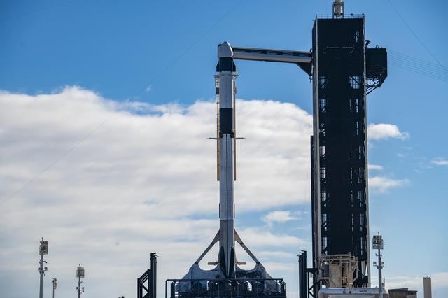 NASA image: SpaceX CRS-29 Vertical at LC-39A
