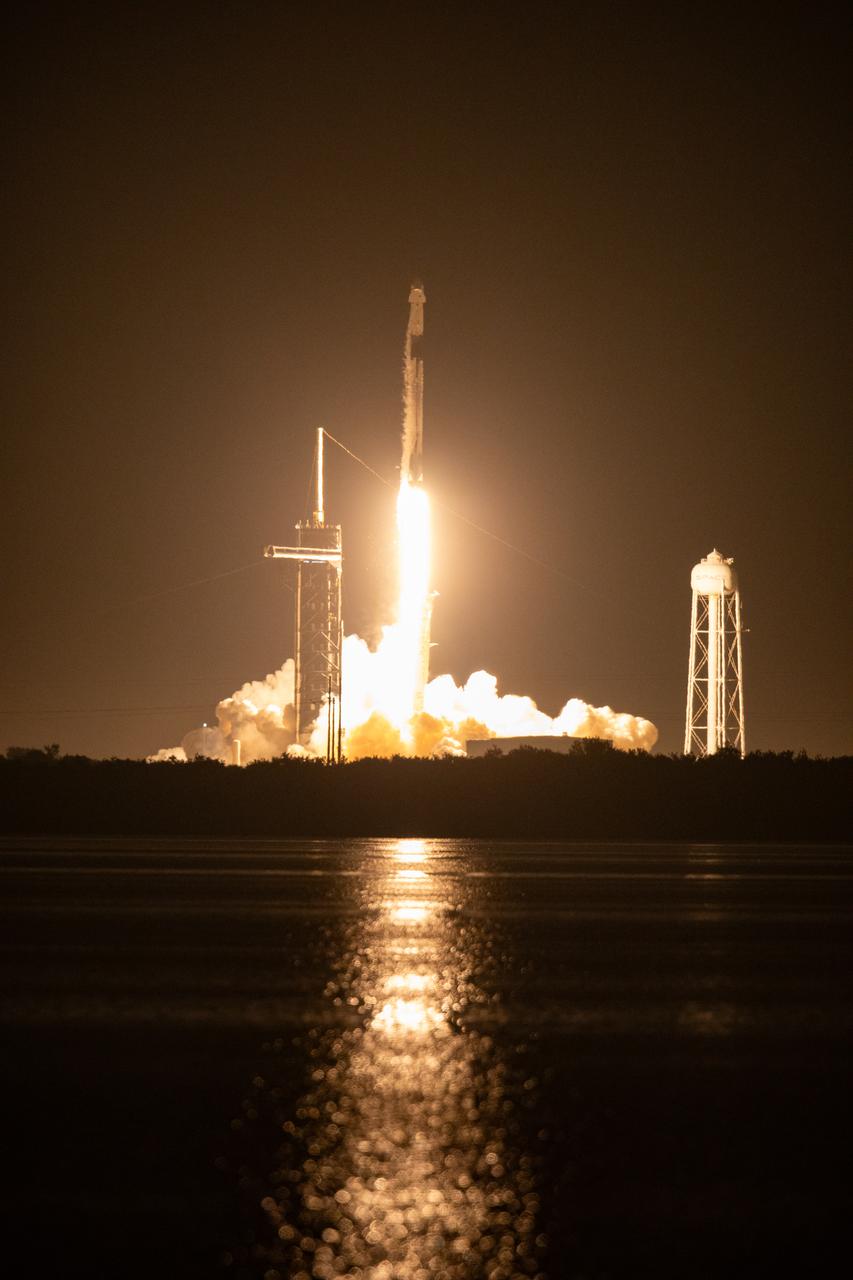 The SpaceX Falcon 9 rocket carrying the Dragon spacecraft lifts off from Launch Complex 39A at NASA’s Kennedy Space Center in Florida on Thursday, Nov. 9, 2023, on the company’s 29th commercial resupply services mission for the agency to the International Space Station. Liftoff was at 8:28 p.m. EST. Dragon will deliver scientific research, technology demonstrations, crew supplies, and hardware to the space station to support its Expedition 70 crew, including NASA’s Integrated Laser Communications Relay Demonstration Low Earth Orbit User Modem and Amplifier Terminal (ILLUMA-T) and Atmospheric Waves Experiment (AWE). The spacecraft is expected to spend about a month attached to the orbiting outpost before it returns to Earth with research and return cargo, splashing down off the coast of Florida.