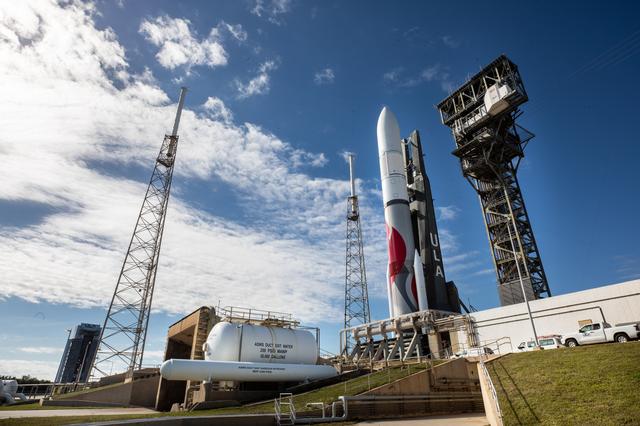 NASA image: CLPS PM-1 Astrobotic/ULA Rollout for Launch
