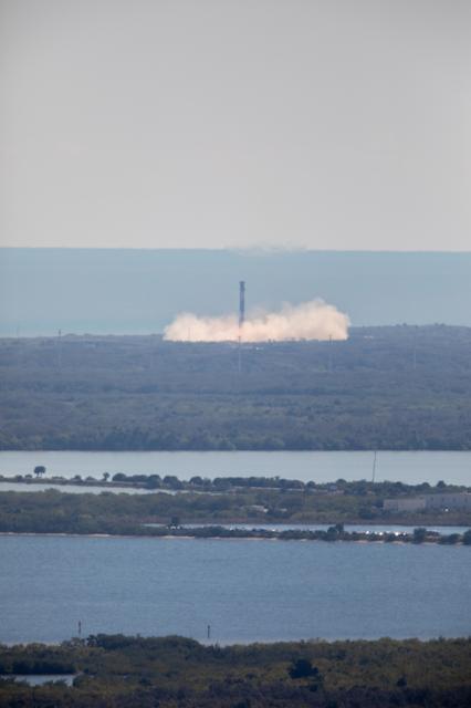 NASA image: SpaceX NG-20 Landing