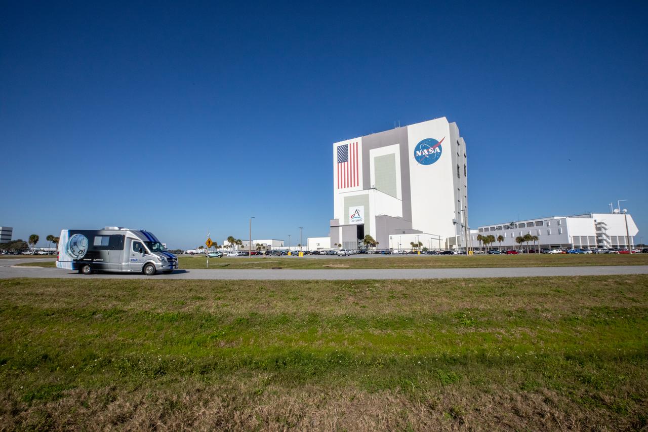 A crew transportation vehicle carrying NASA astronauts Suni Williams and Barry “Butch” Wilmore drives past the iconic Vehicle Assembly Building at the agency’s Kennedy Space Center in Florida on Wednesday, Jan. 31, 2024, as part of an integrated crew exercise simulation for NASA’s Boeing Crew Flight Test (CFT). The integrated exercise involved participation from the flight crew, NASA, Boeing, and United Launch Alliance (ULA), and allowed teams to rehearse prelaunch operations beginning roughly four hours before a targeted liftoff. CFT will be the first flight with astronauts to the International Space Station for Boeing’s Starliner spacecraft as part of NASA’s Commercial Crew Program. Starliner is scheduled to launch atop ULA’s Atlas V rocket no earlier than mid-April 2024.