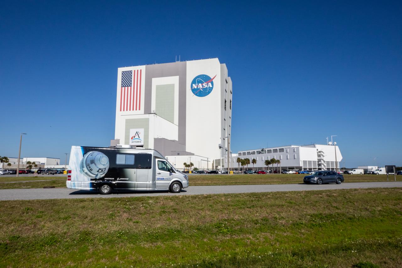 A crew transportation vehicle carrying NASA astronauts Suni Williams and Barry “Butch” Wilmore drives past the iconic Vehicle Assembly Building at the agency’s Kennedy Space Center in Florida on Wednesday, Jan. 31, 2024, as part of an integrated crew exercise simulation for NASA’s Boeing Crew Flight Test (CFT). The integrated exercise involved participation from the flight crew, NASA, Boeing, and United Launch Alliance (ULA), and allowed teams to rehearse prelaunch operations beginning roughly four hours before a targeted liftoff. CFT will be the first flight with astronauts to the International Space Station for Boeing’s Starliner spacecraft as part of NASA’s Commercial Crew Program. Starliner is scheduled to launch atop ULA’s Atlas V rocket no earlier than mid-April 2024.