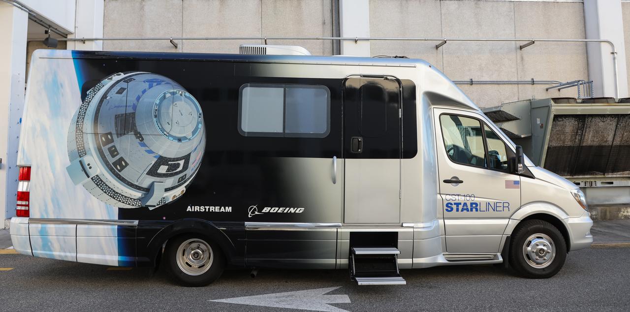 A crew transportation vehicle outside the Neil Armstrong Operations and Checkout Building at the agency’s Kennedy Space Center in Florida waits to carry NASA astronauts Suni Williams and Barry “Butch” Wilmore as part of an integrated crew exercise simulation for NASA’s Boeing Crew Flight Test (CFT) on Wednesday, Jan. 31, 2024. The integrated exercise involved participation from the flight crew, NASA, Boeing, and United Launch Alliance (ULA), and allowed teams to rehearse prelaunch operations beginning roughly four hours before a targeted liftoff. CFT will be the first flight with astronauts to the International Space Station for Boeing’s Starliner spacecraft as part of NASA’s Commercial Crew Program. Starliner is scheduled to launch atop ULA’s Atlas V rocket no earlier than mid-April 2024.
