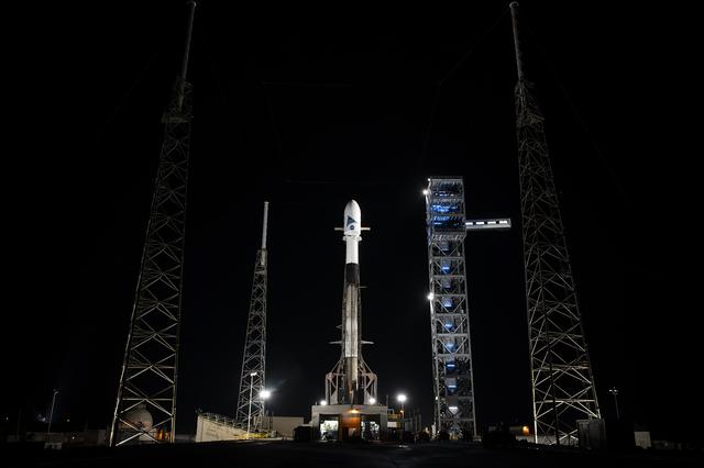 NASA image: SpaceX PACE Vertical at SLC-40