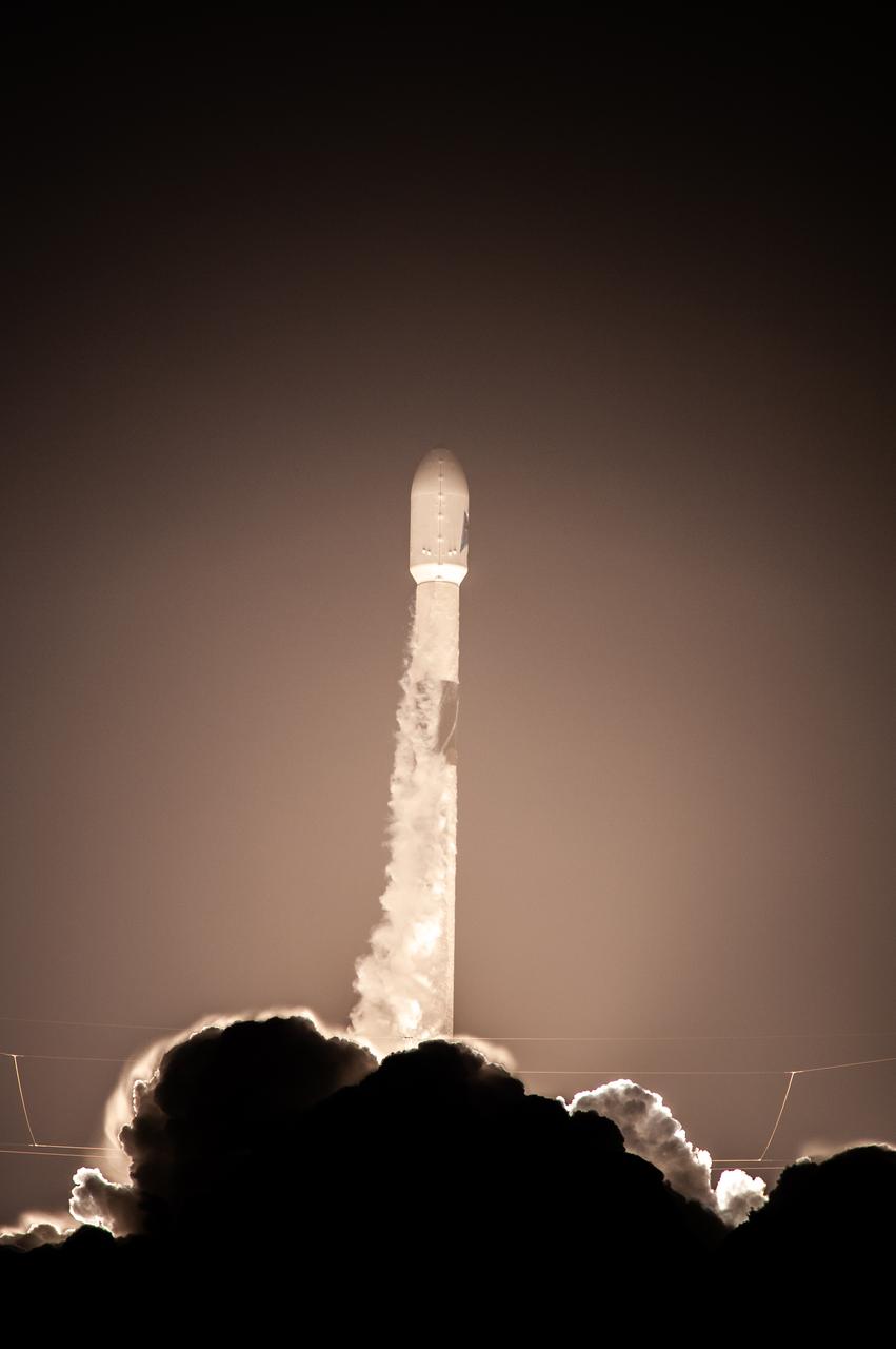 NASA’s PACE (Plankton, Aerosol, Cloud, ocean Ecosystem) spacecraft, atop a SpaceX Falcon 9 rocket, successfully lifts off from Space Launch Complex 40 at Cape Canaveral Space Force Station in Florida at 1:33 a.m. EST Thursday, Feb. 8. PACE is NASA’s newest earth-observing satellite that will help increase our understanding of Earth’s oceans, atmosphere, and climate by delivering hyperspectral observations of microscopic marine organisms called phytoplankton, as well new data on clouds and aerosols.