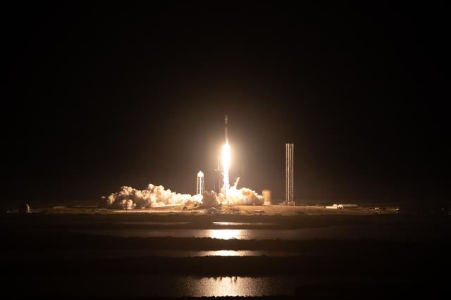 NASA image: NASA/SpaceX CLPS IM-1 Launch