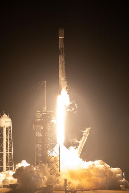NASA image: NASA/SpaceX CLPS IM-1 Launch