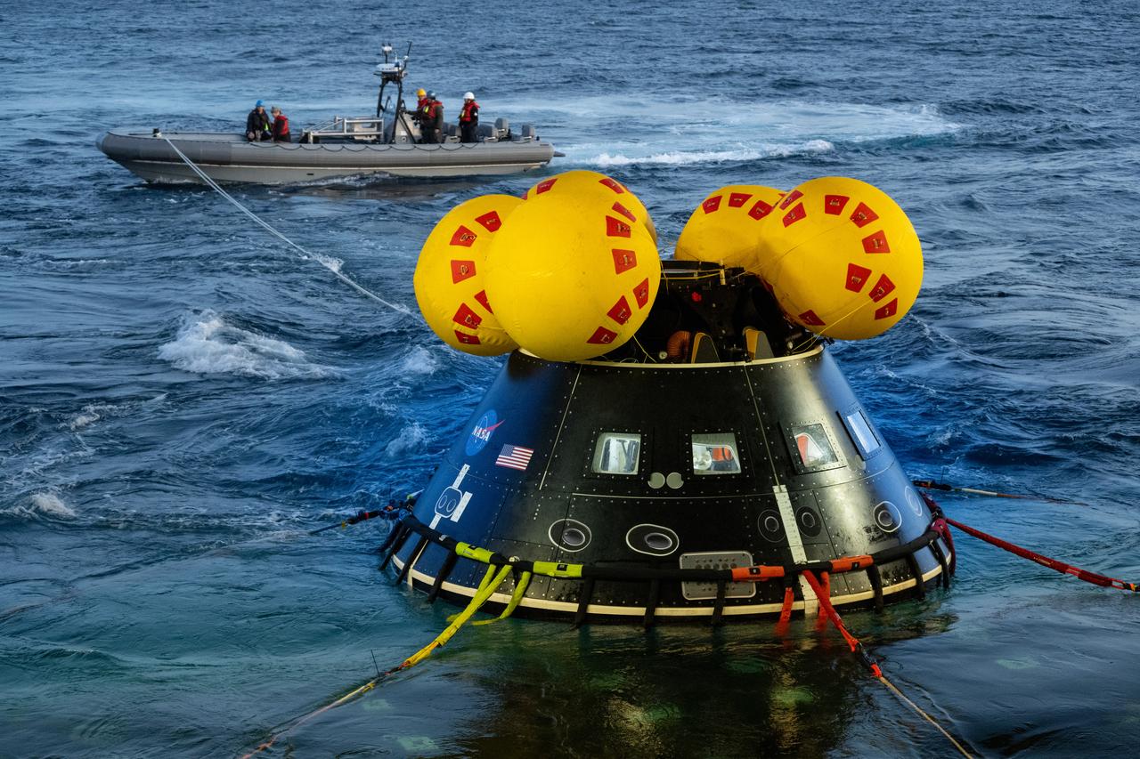 Members of NASA’s Exploration Ground System’s Landing and Recovery team and partners from the Department of Defense aboard the USS San Diego recover the Crew Module Test Article into the ship’s well deck while practicing recovery procedures during Underway Recovery Test 11 (URT-11) off the coast of San Diego on Thursday, Feb. 22, 2024. URT-11 is the eleventh in a series of Artemis recovery tests, and the first time NASA and its partners put their Artemis II recovery procedures to the test with the astronauts.