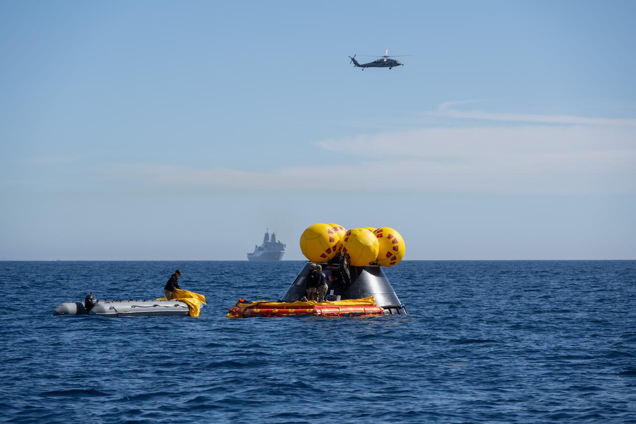 Members of NASA’s Exploration Ground System’s Landing and Recovery team and partners from the Department of Defense aboard the USS San Diego practice recovery procedures using the Crew Module Test Article with NASA Astronaut Candidate Chris Birch; Jenni Gibbons, CSA (Canadian Space Agency) astronaut; and two members of the United States Navy Helicopter Sea Combat Squadron 23, during Underway Recovery Test 11 (URT-11) off the coast of San Diego on Friday, Feb. 23, 2024. URT-11 is the eleventh in a series of Artemis recovery tests, and the first time NASA and its partners put their Artemis II recovery procedures to the test with the astronauts.