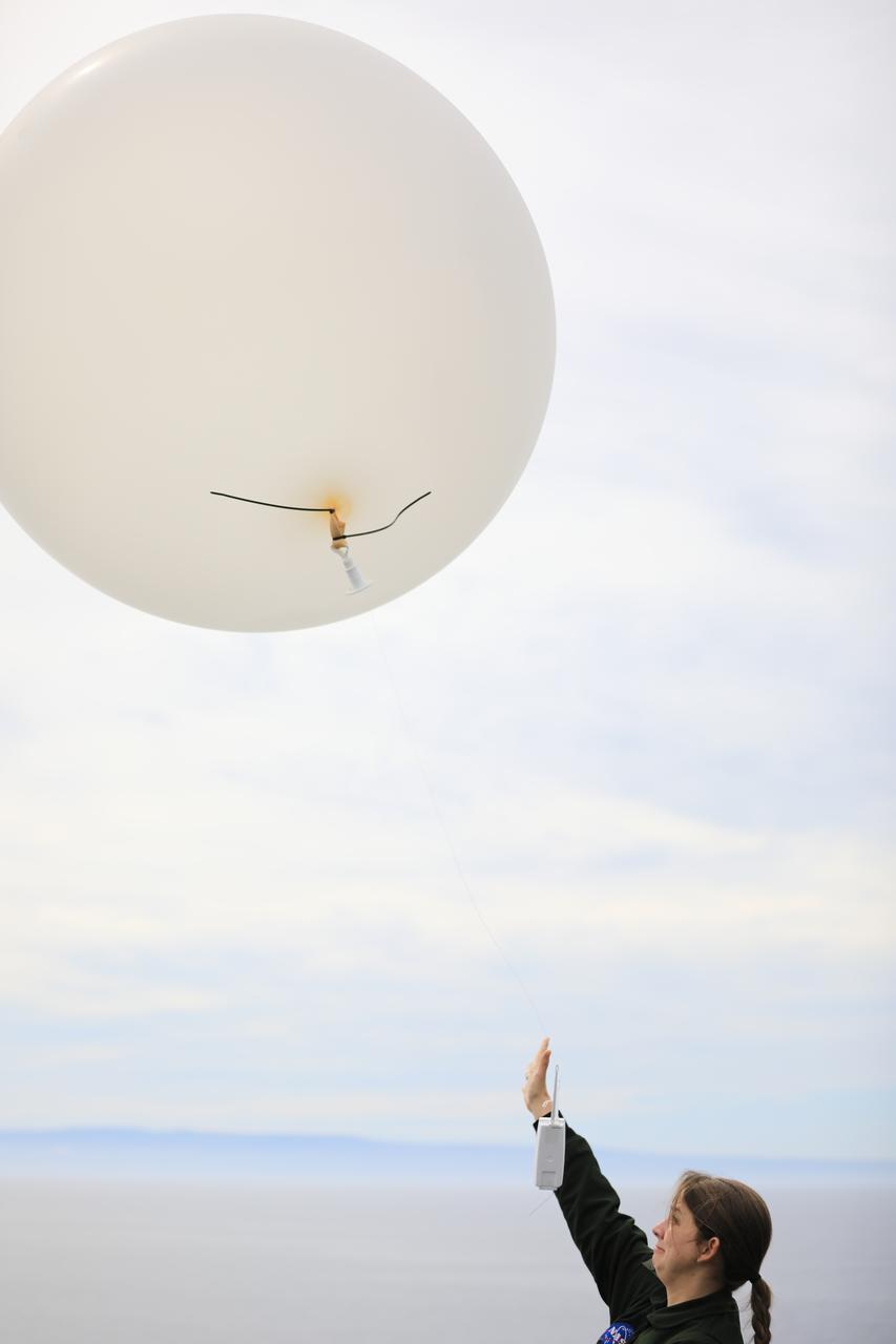 Members of NASA’s Exploration Ground System’s Landing and Recovery team and partners from the Department of Defense aboard the USS San Diego release a weather balloon while practicing recovery procedures using the Crew Module Test Article during Underway Recovery Test 11 (URT-11) off the coast of San Diego on Saturday, Feb. 24, 2024. URT-11 is the eleventh in a series of Artemis recovery tests, and the first time NASA and its partners put their Artemis II recovery procedures to the test with the astronauts.