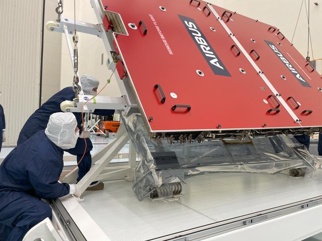 NASA’s Europa Clipper Solar Array Hoist at Kennedy Space Center