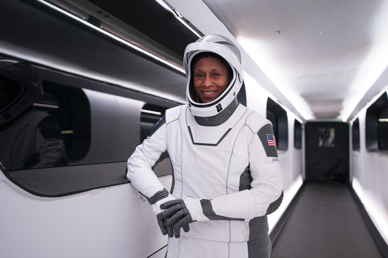 NASA astronaut Jeanette Epps is photographed inside the crew access arm at Launch Complex 39A at NASA’s Kennedy Space Center in Florida during a dress rehearsal on Monday, Feb. 26, 2024, in preparation for NASA’s SpaceX Crew-8 mission. NASA’s SpaceX Crew-8 will send Epps, along with NASA astronauts Michael Barratt and Matthew Dominick, and Roscosmos cosmonaut Alexander Grebenkin, to the International Space Station for a stay of about six months as part of the agency’s Commercial Crew Program. Liftoff from Kennedy’s Launch Complex 39A is scheduled for 12:04 a.m. EST on Friday, March 1.