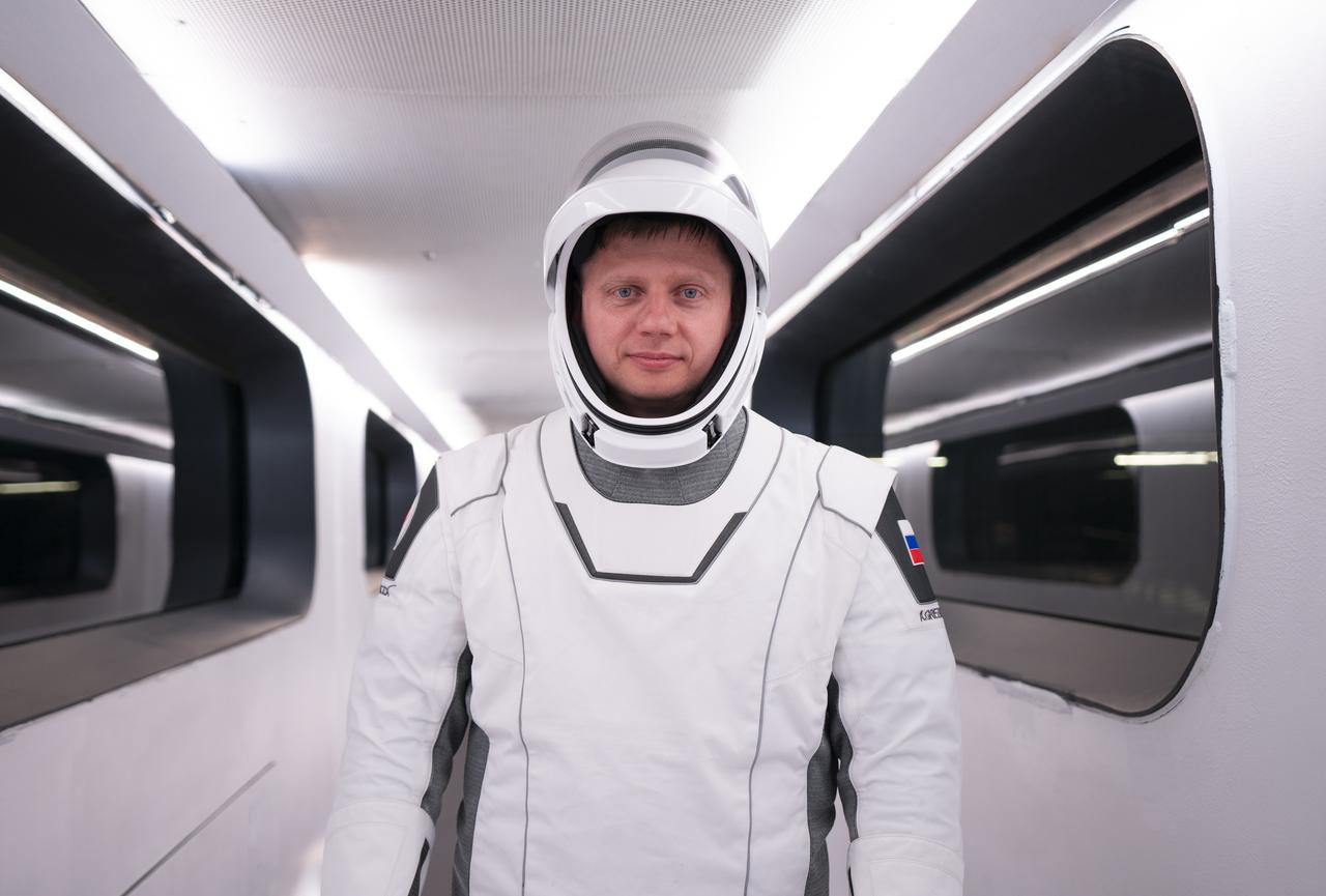 Roscosmos cosmonaut Alexander Grebenkin is photographed inside the crew access arm at Launch Complex 39A at NASA’s Kennedy Space Center in Florida during a dress rehearsal on Monday, Feb. 26, 2024, in preparation for NASA’s SpaceX Crew-8 mission. NASA’s SpaceX Crew-8 will send Grebenkin, along with NASA astronauts Jeanette Epps, Michael Barratt, and Matthew Dominick, to the International Space Station for a stay of about six months as part of the agency’s Commercial Crew Program. Liftoff from Kennedy’s Launch Complex 39A is scheduled for 12:04 a.m. EST on Friday, March 1. 