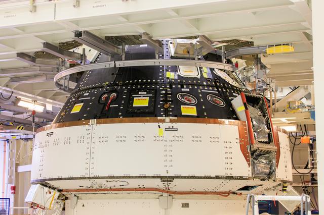 NASA image: Artemis II Astronaut Family Tour of IOZ