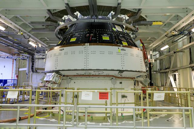 NASA image: Artemis II Astronaut Family Tour of IOZ