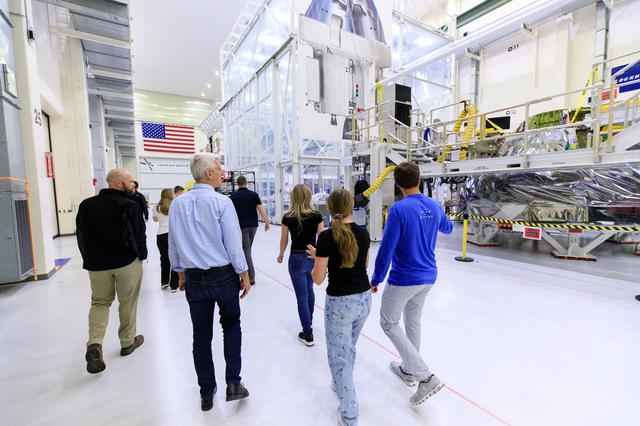 NASA image: Artemis II Astronaut Family Tour of IOZ