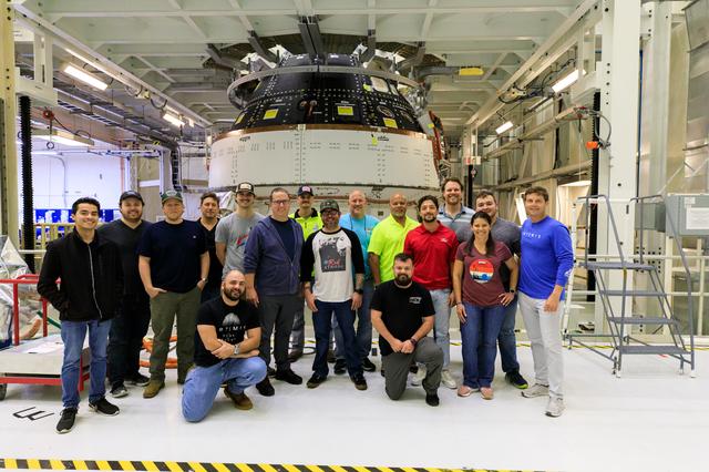 NASA image: Artemis II Astronaut Family Tour of IOZ