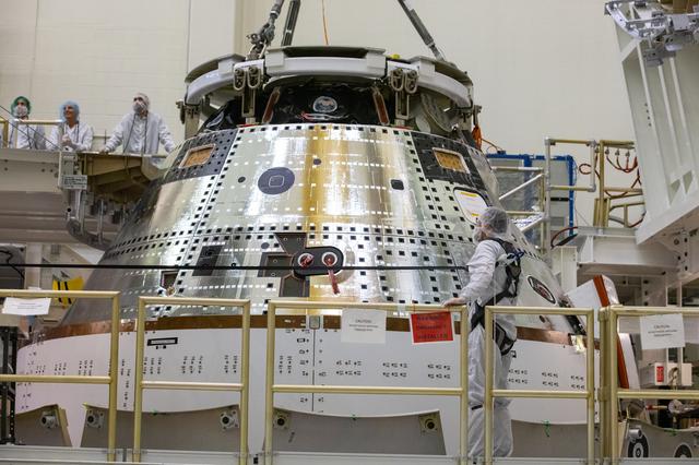 NASA image: Orion Vac Chamber Lift and Load Operations