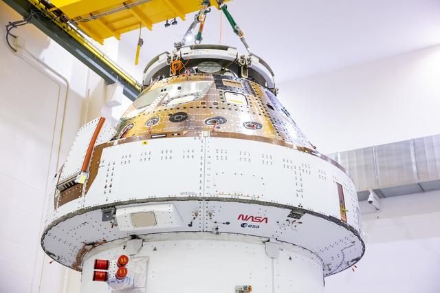 NASA image: Orion Vac Chamber Lift and Load Operations