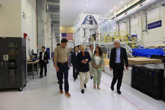 NASA image: MEXT Minister Tour