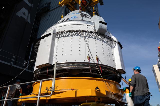 NASA image: Boeing CFT Starliner Lift and Mate