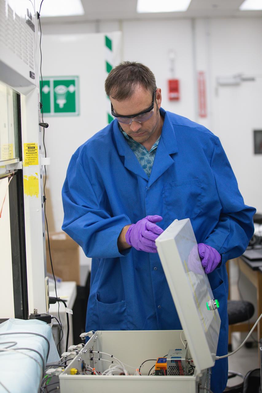 Beau Peacock, software engineer, conducts testing of the Volatile Monitoring Oxygen Measurement Subsystem (VMOMS) for Molten Regolith Electrolysis (MRE) inside a laboratory in the Neil A. Armstrong Operations and Checkout Building at NASA’s Kennedy Space Center in Florida on April 19, 2024. The high-temperature electrolytic process aims to extract oxygen from simulated lunar regolith which will be critical to the agency’s Artemis campaign. Oxygen extracted from the Moon can be utilized for propellent to NASA’s lunar landers, breathable oxygen for astronauts, and a variety of other industrial and scientific applications for NASA’s future missions to the Moon.   