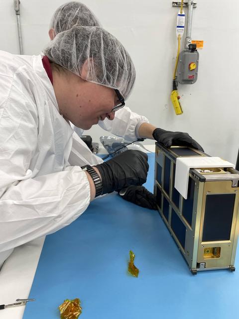 NASA image: Firefly Demo-2 Payload Processing