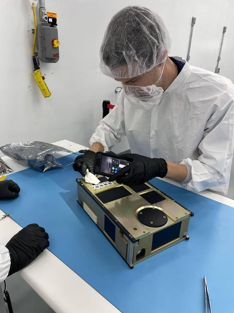 NASA image: Firefly Demo-2 Payload Processing