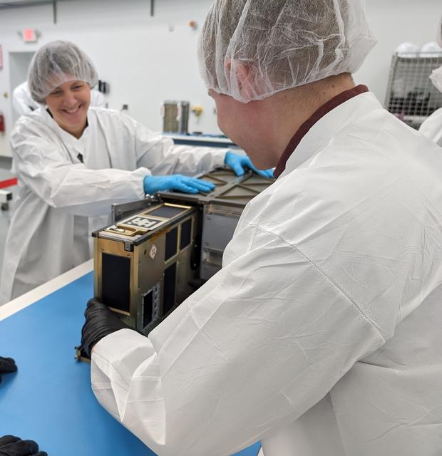 NASA image: Firefly Demo-2 Payload Processing