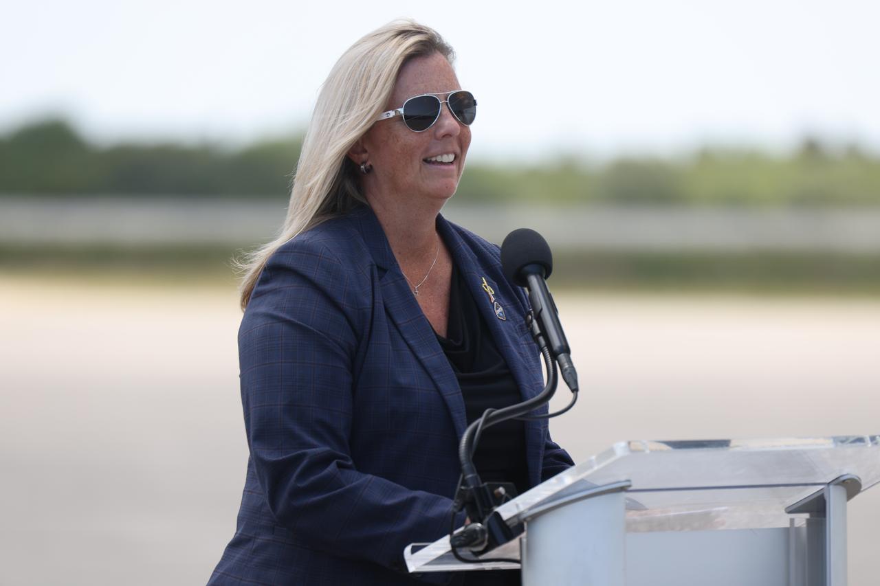 Dana Hutcherson, deputy manager, NASA’s Commercial Crew Program delivers remarks to members of the news media at the Launch and Landing Facility at NASA’s Kennedy Space Center in Florida during crew arrival for the agency’s Boeing Crew Flight Test. As part of the agency’s Commercial Crew Program, NASA astronauts Butch Wilmore and Suni Williams are the first to launch aboard Boeing’s Starliner spacecraft atop a United Launch Alliance Atlas V rocket from Space Launch Complex-41 at Cape Canaveral Space Force Station in Florida. Liftoff is scheduled for 10:34 p.m. ET on Monday, May 6.