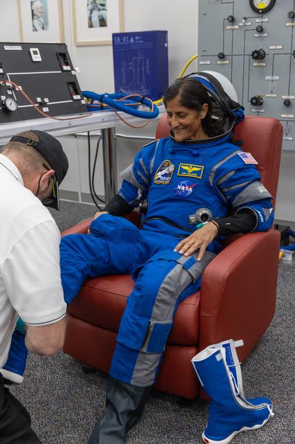 NASA image: NASA’s Boeing Crew Flight Test Astronaut Suit Up (Scrubbed)