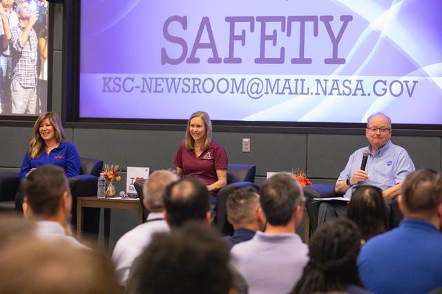 NASA image: KSC Center Director Town Hall