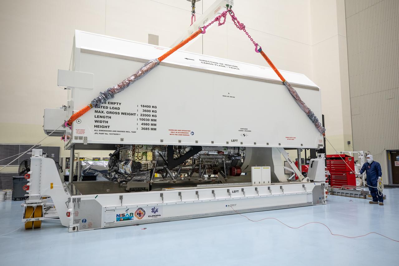 Technicians remove NASA’s largest planetary mission spacecraft, Europa Clipper, from its protective shipping container inside the Payload Hazardous Servicing Facility at the agency’s Kennedy Space Center in Florida on Tuesday, May 28, 2024. Slated to launch aboard a SpaceX Falcon Heavy rocket later this year from Launch Complex 39A at Kennedy, Europa Clipper will help determine if conditions exist below the surface Jupiter’s fourth largest moon, Europa that could support life. 