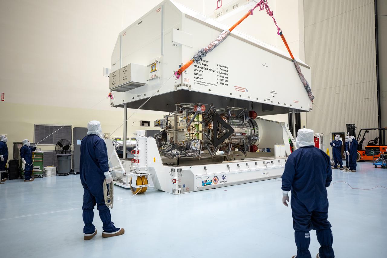 Technicians remove NASA’s largest planetary mission spacecraft, Europa Clipper, from its protective shipping container inside the Payload Hazardous Servicing Facility at the agency’s Kennedy Space Center in Florida on Tuesday, May 28, 2024. Slated to launch aboard a SpaceX Falcon Heavy rocket later this year from Launch Complex 39A at Kennedy, Europa Clipper will help determine if conditions exist below the surface Jupiter’s fourth largest moon, Europa that could support life. 