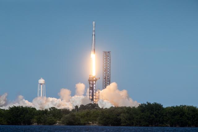 NASA image: NASA' SpaceX GOES-U Launch