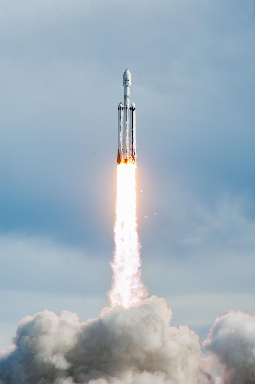 A SpaceX Falcon Heavy rocket carrying the National Oceanic and Atmospheric Administration (NOAA) GOES-U (Geostationary Operational Environmental Satellite U) lifts off from Launch Complex 39A at NASA’s Kennedy Space Center in Florida on Tuesday, June 25, 2024. The GOES-U satellite is the final satellite in the GOES-R series, which serves a critical role in providing continuous coverage of the Western Hemisphere, including monitoring tropical systems in the eastern Pacific and Atlantic oceans.