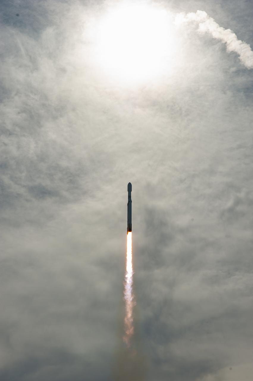 A SpaceX Falcon Heavy rocket carrying the National Oceanic and Atmospheric Administration (NOAA) GOES-U (Geostationary Operational Environmental Satellite U) lifts off from Launch Complex 39A at NASA’s Kennedy Space Center in Florida on Tuesday, June 25, 2024. The GOES-U satellite is the final satellite in the GOES-R series, which serves a critical role in providing continuous coverage of the Western Hemisphere, including monitoring tropical systems in the eastern Pacific and Atlantic oceans.