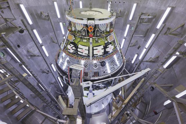 NASA image: Orion Move to Vac Chamber
