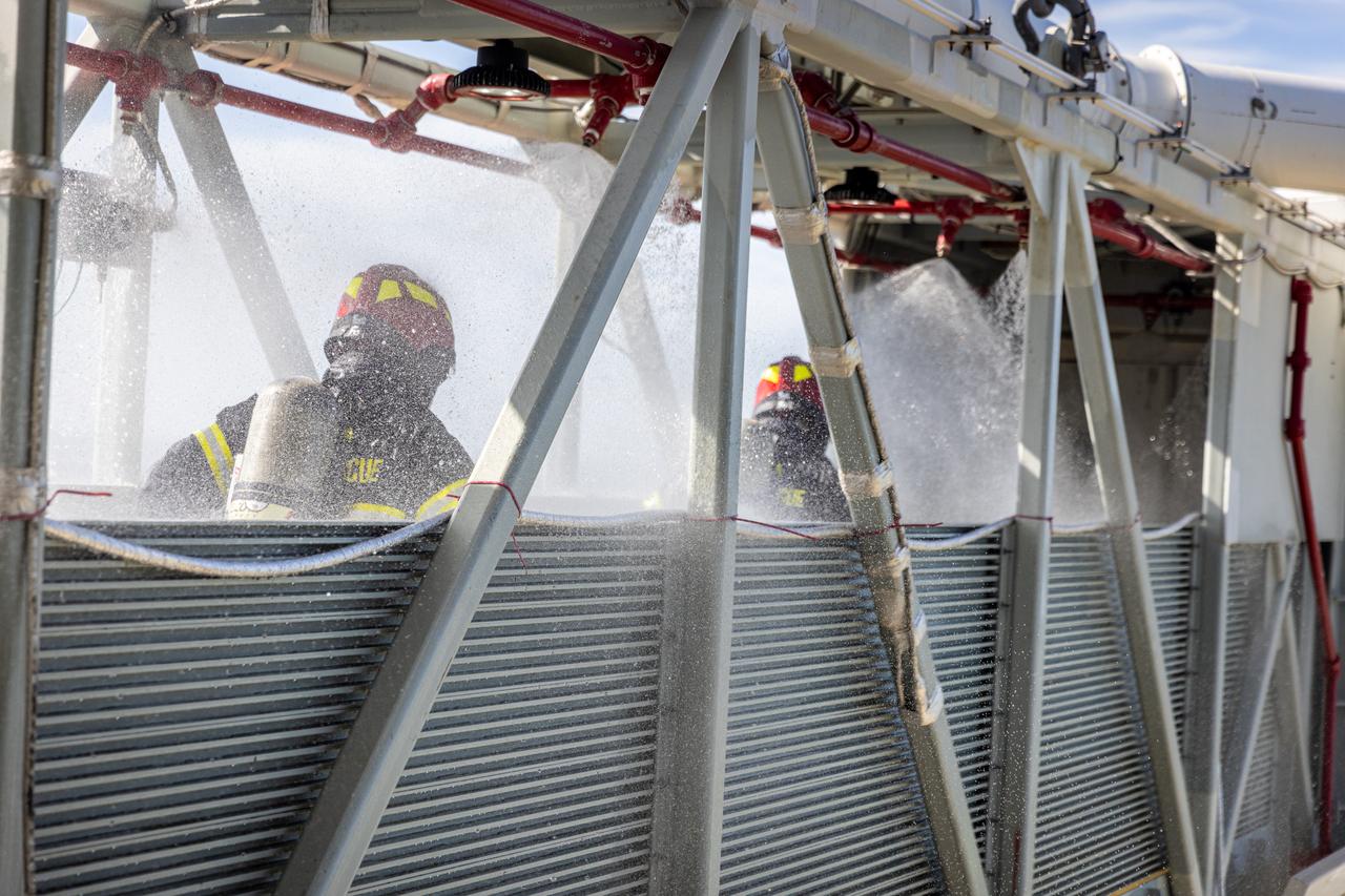 Teams at NASA’s Kennedy Space Center in Florida practice the Artemis mission emergency escape or egress procedures during a series of integrated system verification and validation tests at Launch Pad 39B on Monday, Aug. 12, 2024. Members of the closeout crew, pad rescue team and the Exploration Ground Systems Program practiced the process of getting inside and out of the emergency egress baskets. While the crew and other personnel will ride the emergency egress baskets to the terminus area in a real emergency, no one rode the baskets for this test. Instead, teams tested the baskets during separate occasions by using water tanks filled to different levels to replicate simulate the weight of passengers.