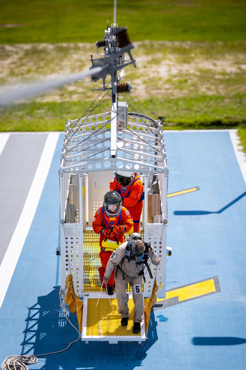 Teams at NASA’s Kennedy Space Center in Florida practice the Artemis mission emergency escape or egress procedures during a series of integrated system verification and validation tests at Launch Pad 39B on Monday, Aug. 12, 2024. Members of the closeout crew, pad rescue team and the Exploration Ground Systems Program practiced the process of getting inside and out of the emergency egress baskets. While the crew and other personnel will ride the emergency egress baskets to the terminus area in a real emergency, no one rode the baskets for this test. Instead, teams tested the baskets during separate occasions by using water tanks filled to different levels to replicate simulate the weight of passengers.