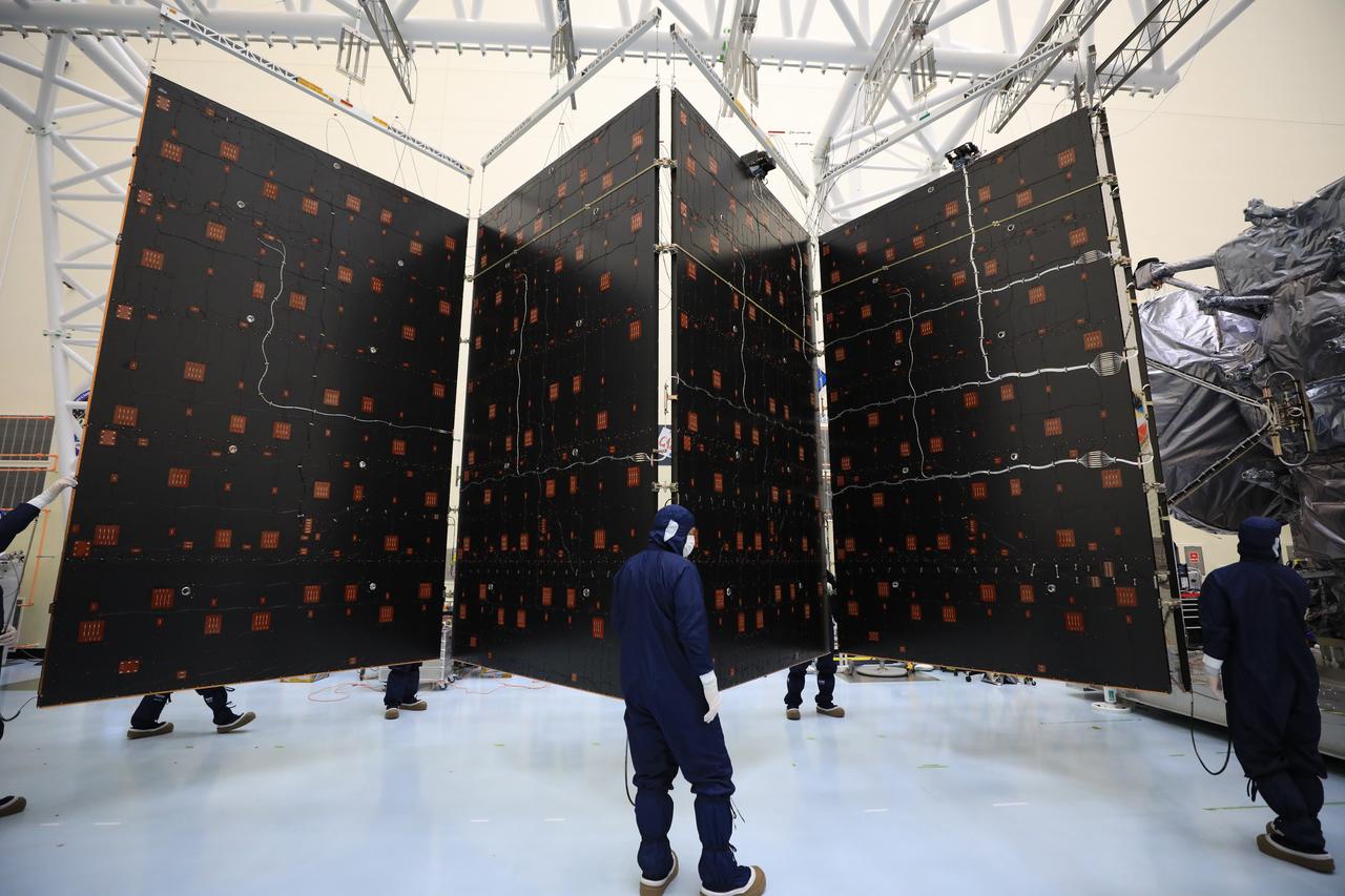 Technicians test and extend one of the two “wings” comprising the solar arrays for NASA’s Europa Clipper spacecraft on Friday, Aug. 23, 2024, at the Payload Hazardous Servicing Facility at the agency’s Kennedy Space Center in Florida. Each array measures about 46.5 feet (14.2 meters) long and about 13.5 feet (4.1 meters) high. The spacecraft needs the massive solar arrays to power to Jupiter’s icy moon Europa to help scientists better understand the astrobiological potential for habitable worlds beyond our planet.