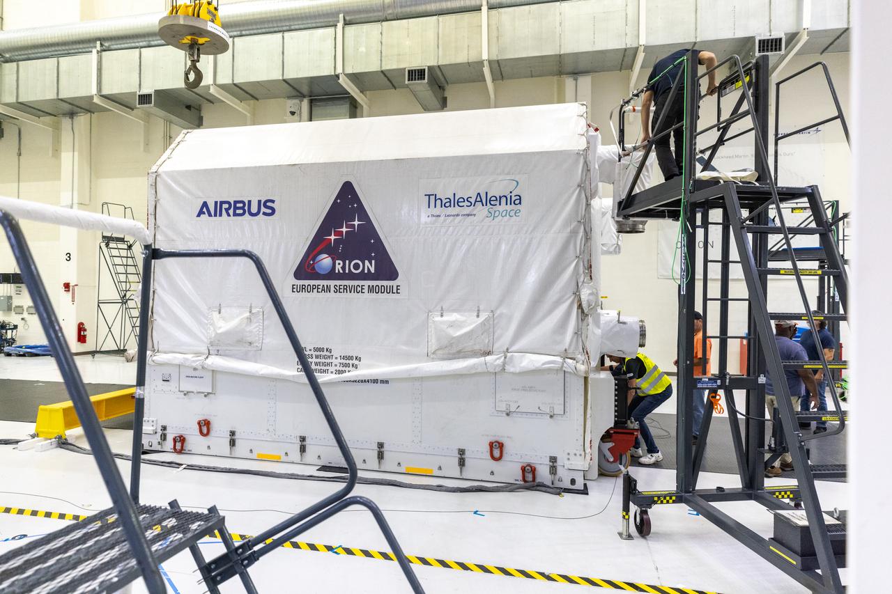 The transport carrier containing the European Service Module for NASA’s Artemis III mission arrives at the Neil A. Armstrong Operations and Checkout Building at NASA’s Kennedy Space Center in Florida on Tuesday, Sept. 3, 2024. The European Service Module, which is assembled by Airbus in Bremen, Germany, from parts made in 10 European countries and the United States, acts as the driving force behind Orion for deep space exploration, providing essential propulsion, thermal control, and electrical power.